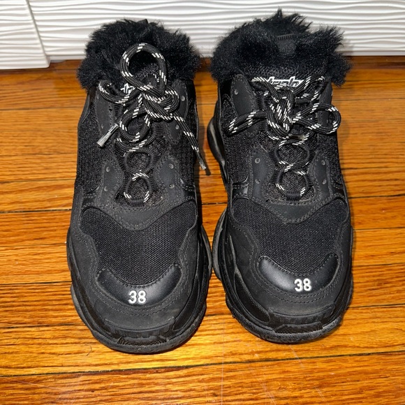 100% Authentic Balenciaga triple s sneakers - Picture 2 of 6